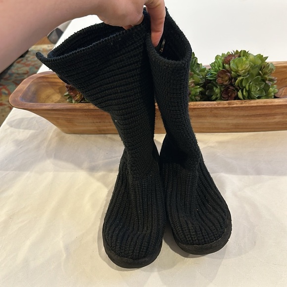 Ugg Australia Boots 5649 Cardy Knit Tall Sweater 2 Button womens‎ size 6 black - Picture 2 of 8